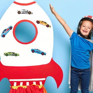Adesivi per auto da corsa per bambini con auto sportive colorate su oggetti di scena