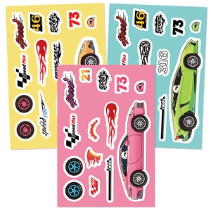 Dettaglio di adesivi per auto da corsa con motivi colorati per decorazione fai-da-te