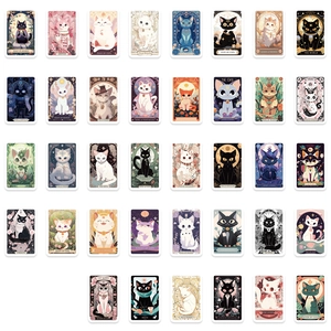 Detaillierte Matrix-Anordnung von 38 Cartoon-Katzen-Tarot-Stickern mit englischem Text