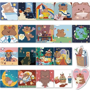 Dettaglio di vari simpatici adesivi di orsi cartoni animati in diverse scene di vita
