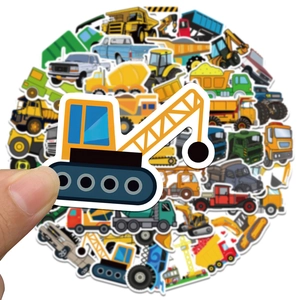 Gros plan d'autocollants de camions de chantier étanches aux motifs de pelleteuses vifs