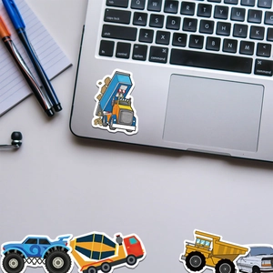 Autocollants de camions sur un ordinateur portable pour une décoration DIY unique