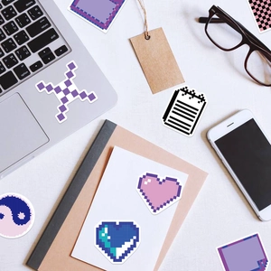 Paarse pixel art stickers set voor doe-het-zelf decoratie van laptops en gitaren