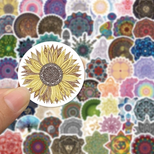 Nahaufnahme wasserfester Mandala-Aufkleber zur Laptop- und Yoga-Dekoration