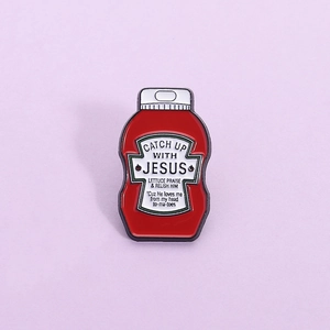 Spilla in Smalto Creativa Bottiglia di Ketchup Catch Up With Jesus Divertente Spilla Religiosa in Lega di Zinco Accessorio Gioielli
