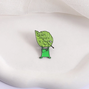 Cute green frog enamel brooch holding a leaf with Never Froget I Love You text