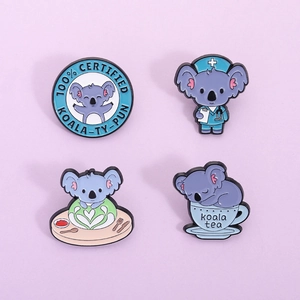 Simpatica Spilla In Smalto Koala Cartone Animato Lega Verniciata Animale Koala Tea Infermiera Medaglia Distintivo Gioielli