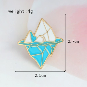 Detailed size specifications of an iceberg enamel pin with 2.5cm width and 2.7cm height