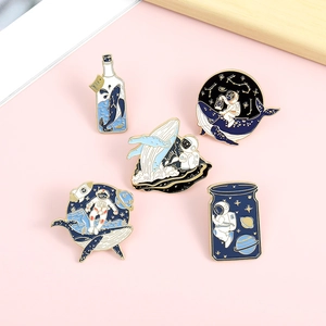 Broche En Alliage Émail Astronaute Baleine Ciel Étoilé Peint Pin Créatif Espace Océan Animal Badge Pour Sacs Vêtements Bijoux