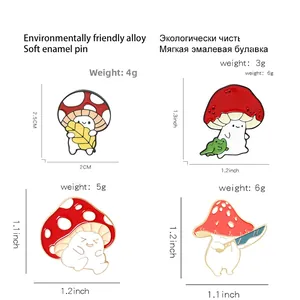 Détail de quatre épingles en émail champignon de dessin animé en alliage écologique