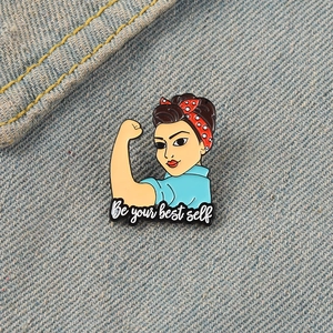 Pin's en émail Rosie the Riveter avec texte Be your best self sur tissu denim