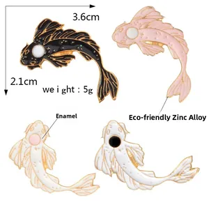 Détail des broches carpe koi en émail avec dimensions 3,6x2,1 cm et poids 5g