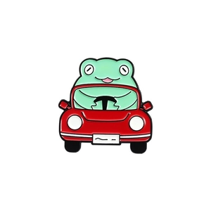 Broche en émail grenouille dessin animé au volant d'un cabriolet rouge en alliage de zinc