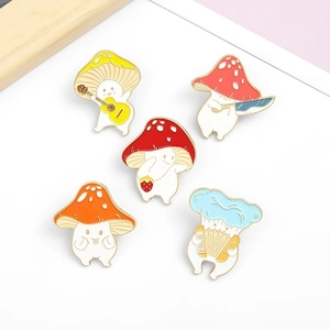 Cartoon Pilz-Emaille-Pin-Set mit 5 Charakteren, die Gitarre und Akkordeon spielen