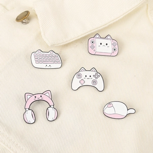 Set di 5 spille in smalto a tema gatto gamer con console rosa, tastiera e cuffie