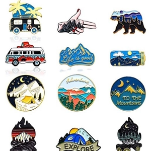 Broche en Alliage Émaillé Aventure Plein Air Montagne Camping Feu de Camp Sac à Dos Badge Décoratif Pour Voyageurs Hommes Femmes Bijoux