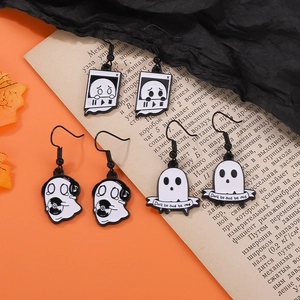 Drei Paar Musik-Themen Geist Legierung Ohrringe für Halloween-Party-Accessoires