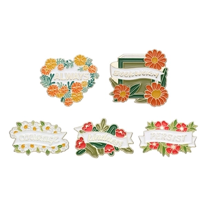 Lot de cinq broches émaillées colorées avec fleurs et citations de motivation