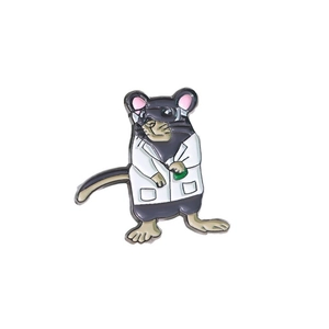Broche en émail souris scientifique avec une blouse blanche tenant un flacon vert