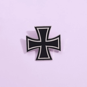 Vintage Alloy Iron Cross Brooch Pin Black Enamel Military Style Souvenir Badge Jewelry For Men Women Clothing Decoration