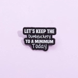 Broche en Alliage Émaillé Minimaliste Slogan Drôle Badge Noir et Blanc Lettrage Bijoux de Vêtements Accessoires pour Hommes Femmes