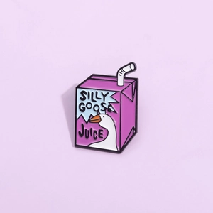 Silly Goose Juice Broche Émail en Alliage de Dessin Animé Créative Forme de Brique de Jus Pin Personnalisé Drôle Badge Bijoux Accessoire