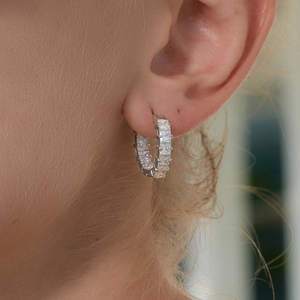 Orecchini a cerchio in acciaio inossidabile con zirconi quadrati per un look di lusso