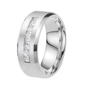 Bague en acier inoxydable pour homme avec finition brossée et zircons carrés
