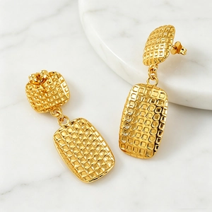 Golden retro geometric checkered earrings made of stainless steel with a square pattern