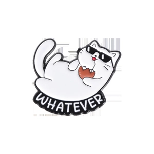 Cartoon weiße Katze Emaille Pin mit schwarzer Sonnenbrille und Whatever Text