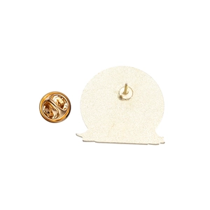 Detail view of smooth matte gold finish and butterfly clutch back for cat pin badge