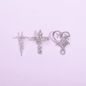 Broche en Alliage Argenté Faith Cœur Amazing Grace Croix Badge Pin Géométrique pour Décoration de Sac et Vêtements Cadeau