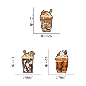 Vue détaillée des dimensions des épingles en émail de café fantôme et citrouille