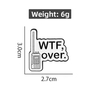 Vue détaillée du pin's talkie-walkie en émail avec dimensions 3,0 cm x 2,7 cm et poids de 6 g