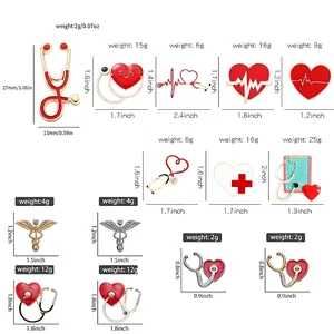 Tableau des tailles pour 13 broches médicales en émail, stéthoscopes et cœurs ECG