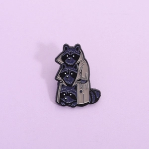Creative Personality Stacked Raccoons In Trench Coat Brooch Pin Cartoon Animal Enamel Alloy Badge For Backpack Clothes Decor