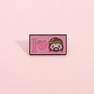 Spilla in smalto rosa con design cartoon I Heart Jesus e finitura in metallo pregiato