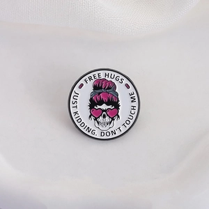 Round enamel skull brooch with pink heart sunglasses and creative cartoon metal design