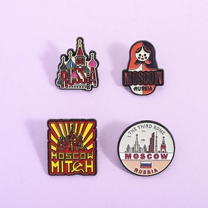 Broche en Émail Matriochka Architecture de Moscou Russie Badge en Alliage de Zinc Personnalisé Épinglette Souvenir Cathédrale Saint-Basile