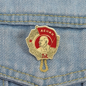 Sovjet Lenin badge broche met gouden tarwe en rode emaille vlag op denim jasje