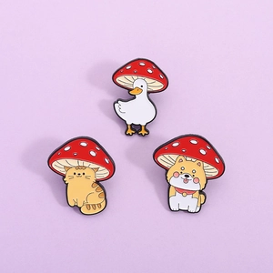 Lot de Pins Émaillés Animaux Rigolos avec Chapeau Champignon Broche Mignonne Chat Chien Canard en Alliage de Zinc Peint