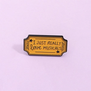 Broche en Émail Ticket Musical Jaune I Just Really Love Musicals Badge en Alliage de Zinc pour Sac Veste Cadeau