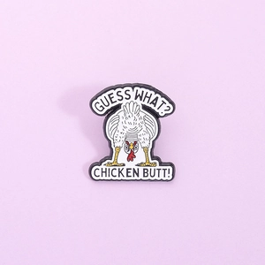 Épingle en Émail Drôle de Poulet Dessin Animé Guess What Chicken Butt Broche Animal en Alliage de Zinc Badge de Revers pour Décoration Vêtements Sac Bijoux Unisexe