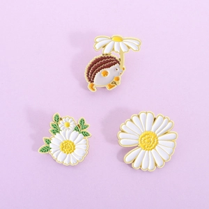 Cute Cartoon Daisy Hedgehog Enamel Brooch Pin Zinc Alloy Lacquer Badges For Clothes Backpack Decoration Gift Women Men