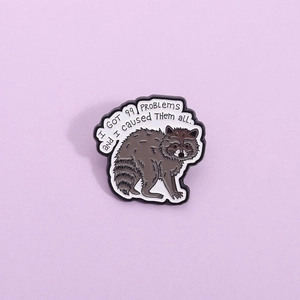Broche en Émail Raton Laveur Amusant Citation I Got 99 Problems Alliage de Zinc Badge Pin pour Vêtements Sac à Dos