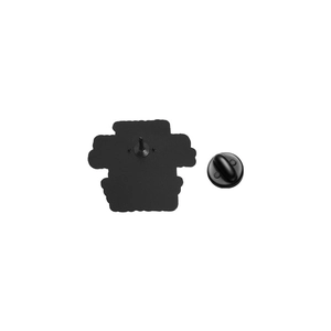 Vue détaillée du dos d'un badge en métal avec un fermoir en caoutchouc noir