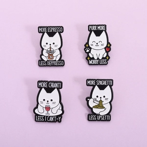 Insigne de Chat Blanc en Émail de Dessin Animé Drôle Broche en Alliage de Zinc avec Jeu de Mots Humoristique pour Vêtements Sac à Dos