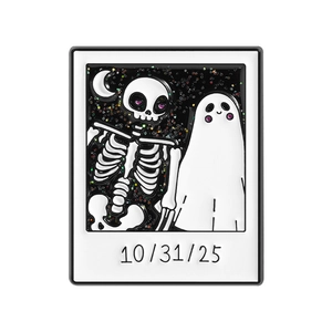 Broche en émail squelette et fantôme style Polaroid avec paillettes pour Halloween