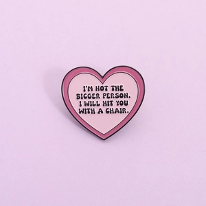 Spilla a Forma di Cuore in Smalto Umoristico per Uomo Donna Lega di Zinco Galvanizzata Distintivo con Citazione Accessori