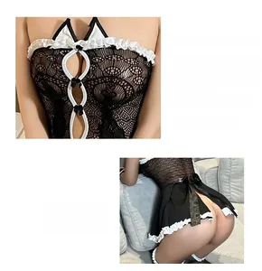 Vue détaillée du body en dentelle noire avec col à volants blancs et nœuds décoratifs